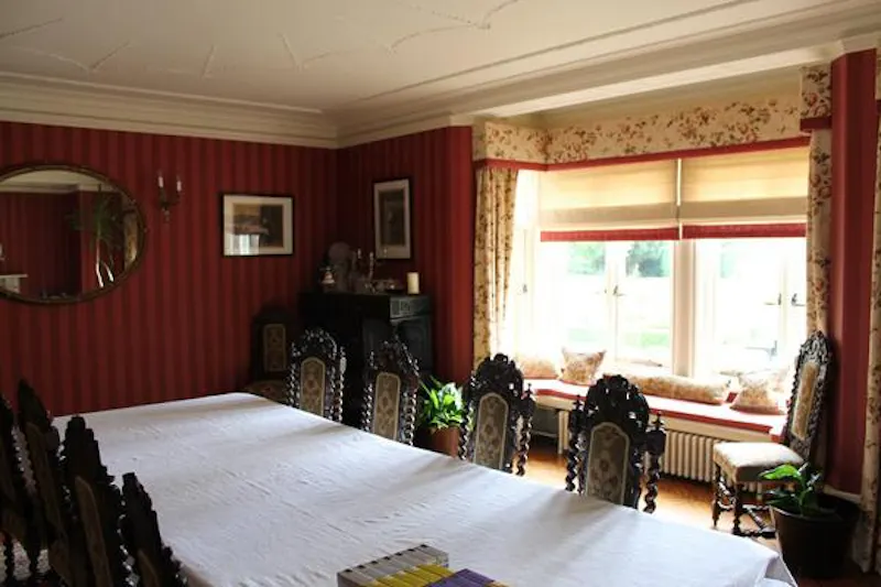 Dining room at Goring-on-Thames Gothic house, G278 (photo 17)