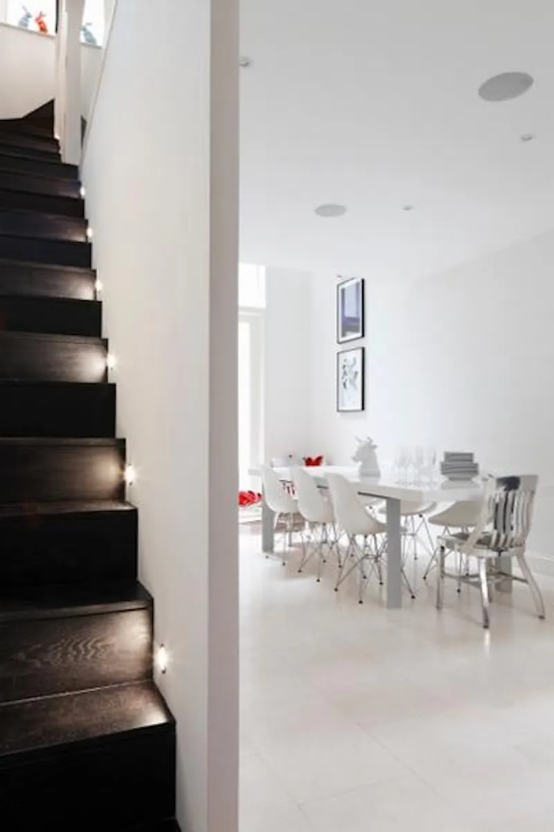 Staircase at White Goodge Street townhouse, K364 (photo 3)