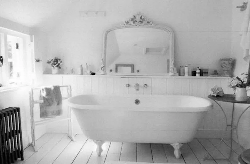 Bathroom at Film location C829 in East Sussex (photo 8)