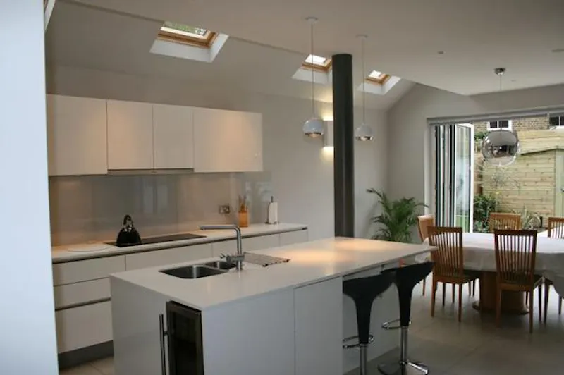 Kitchen at Film location D2121 in London (photo 8)