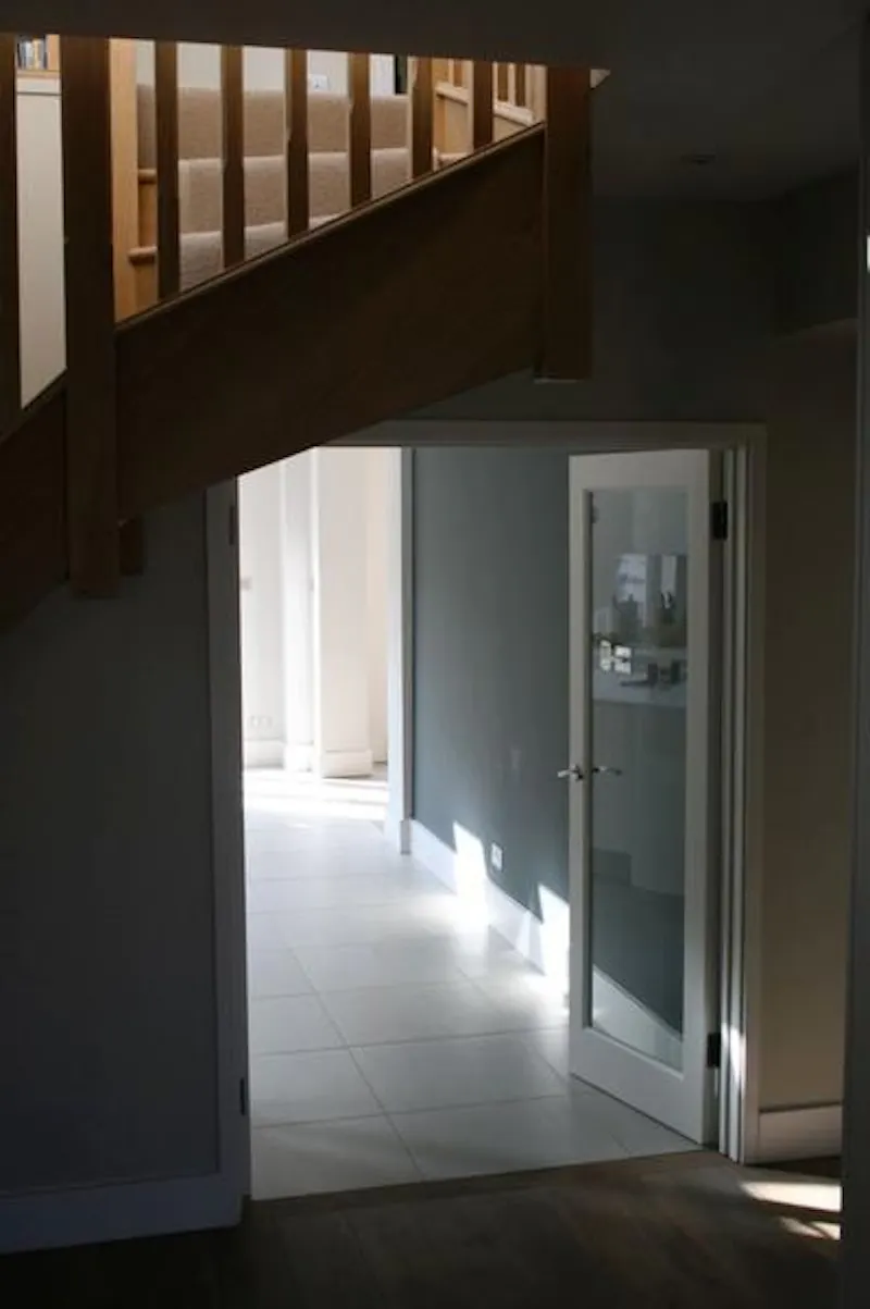 Entrance hall at Film location D2121 in London (photo 10)