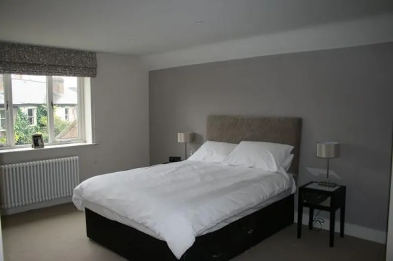 Bedroom at Film location D2121 in London (photo 11)