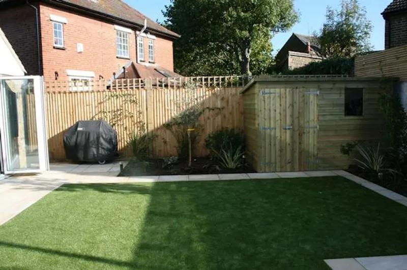 Garden at Film location D2121 in London (photo 16)