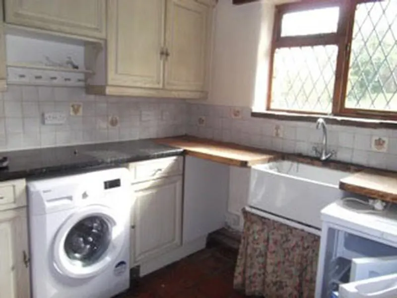 Kitchen at Film location C832 in Buckinghamshire (photo 5)
