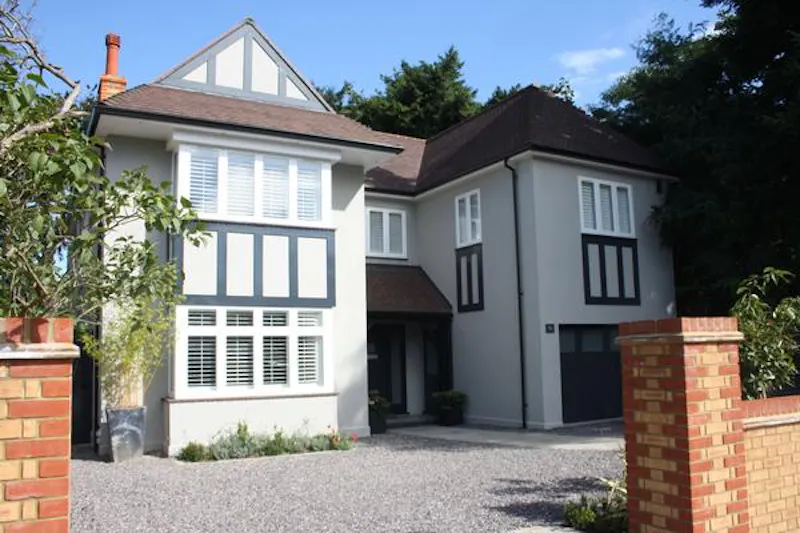 Driveway at East Sheen family home, D2124 (photo 1)