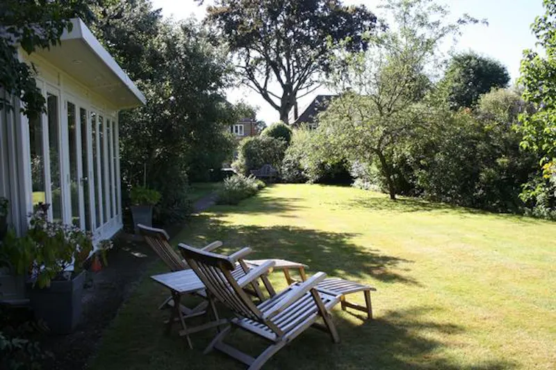 Garden at East Sheen family home, D2124 (photo 16)