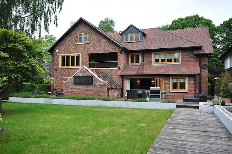 Immaculate Knutsford new-build, D2125 (photo 1)