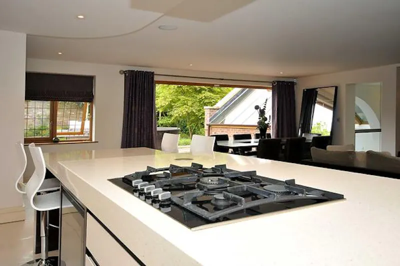 Immaculate Knutsford new-build, D2125 (photo 9)