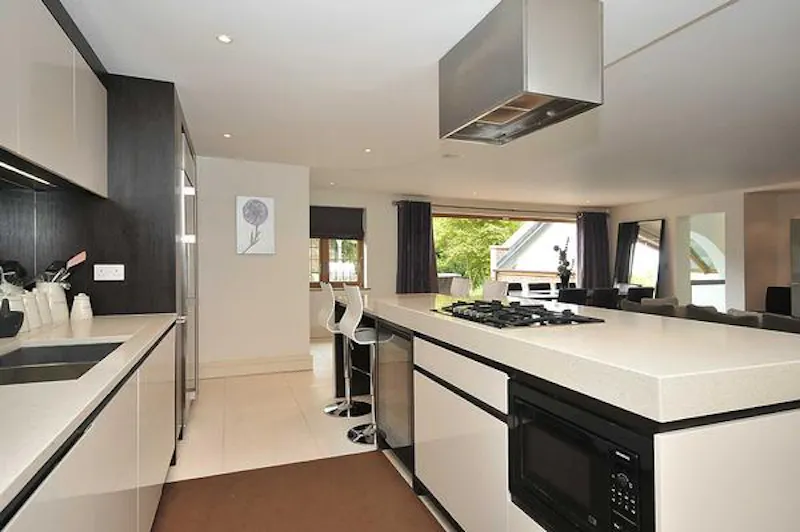 Immaculate Knutsford new-build, D2125 (photo 10)