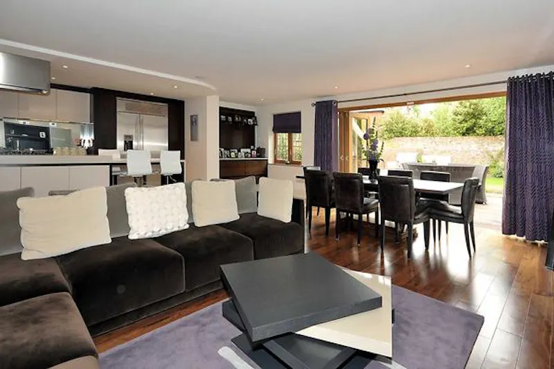 Immaculate Knutsford new-build, D2125 (photo 12)