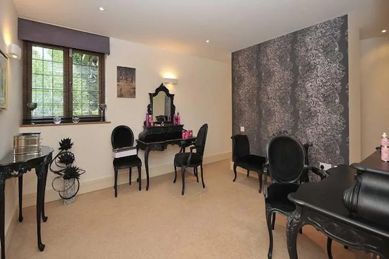 Immaculate Knutsford new-build, D2125 (photo 26)