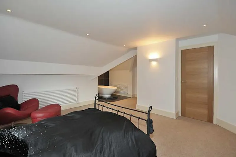 Immaculate Knutsford new-build, D2125 (photo 29)