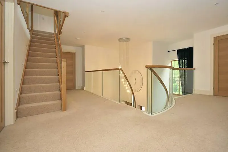 Immaculate Knutsford new-build, D2125 (photo 33)