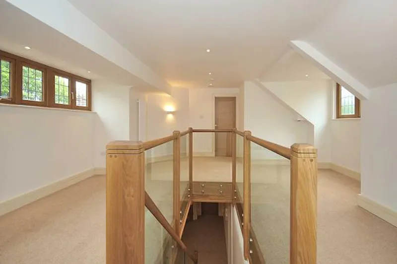 Immaculate Knutsford new-build, D2125 (photo 34)