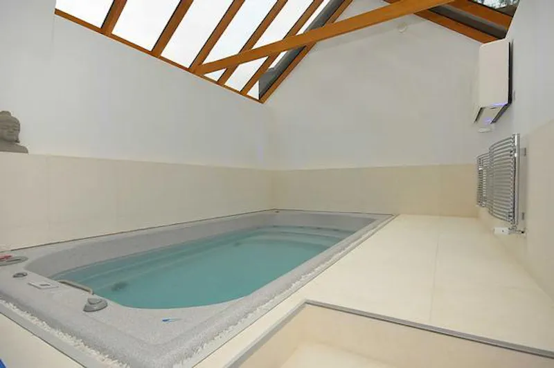 Immaculate Knutsford new-build, D2125 (photo 42)