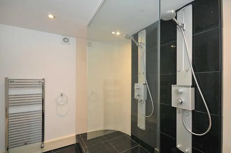 Immaculate Knutsford new-build, D2125 (photo 46)