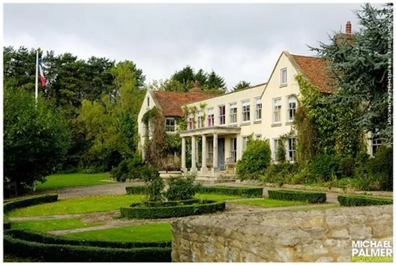 Garden at Film location E378 in Buckinghamshire (photo 1)