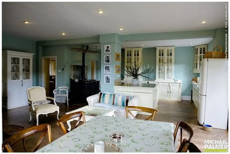 Kitchen at Film location E378 in Buckinghamshire (photo 4)