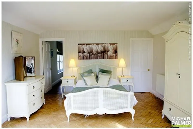 Bedroom at Film location E378 in Buckinghamshire (photo 12)