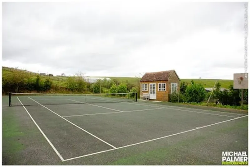 Tennis court at Film location E378 in Buckinghamshire (photo 20)