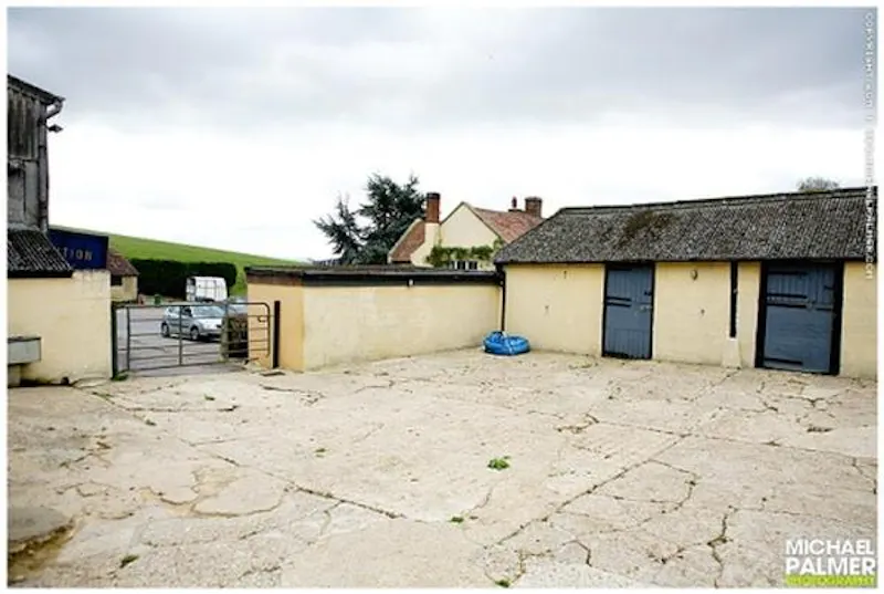 Stable / Outbuildings at Film location E378 in Buckinghamshire (photo 22)