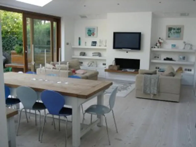 Film location D2126 in Surrey (photo 14)