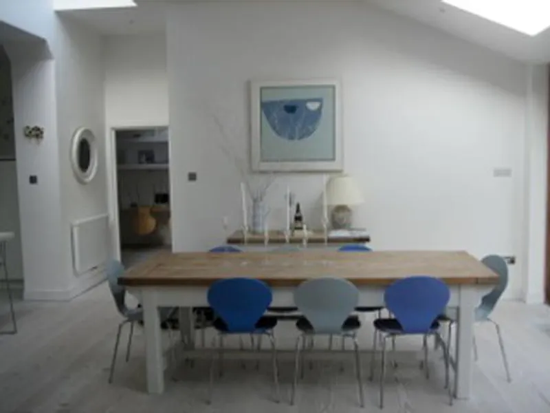 Film location D2126 in Surrey (photo 15)