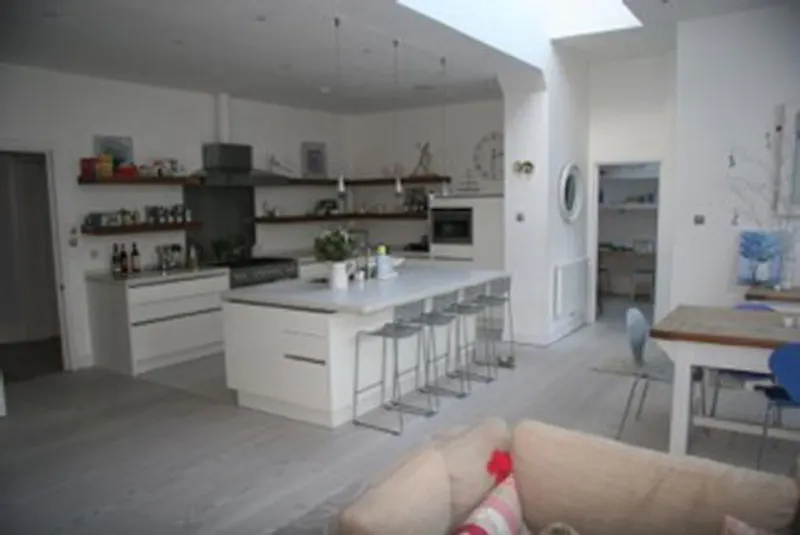 Kitchen island at Film location D2126 in Surrey (photo 19)