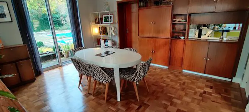 Dining room at Authentic 60s Streatham house, D2128 (photo 8)