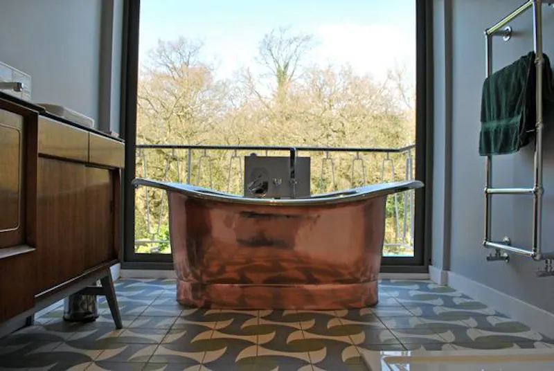 Bathroom at Authentic 60s Streatham house, D2128 (photo 27)