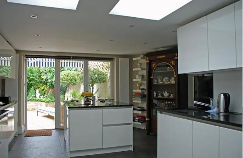 Kitchen at Opulent Wandsworth house, D2131 (photo 6)