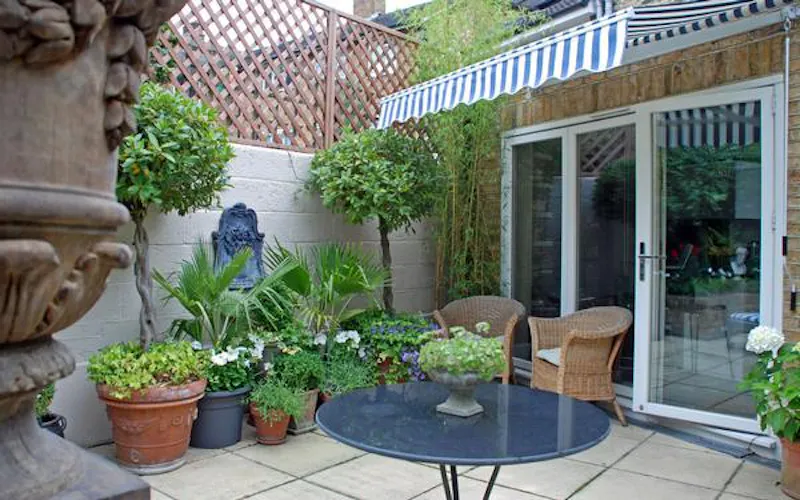 French doors at Opulent Wandsworth house, D2131 (photo 16)