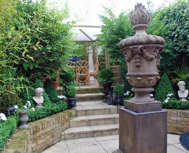 Garden at Opulent Wandsworth house, D2131 (photo 21)