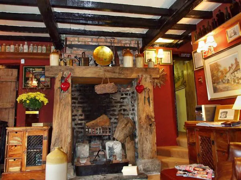 Fireplace at Film location C834 in Cheshire (photo 14)