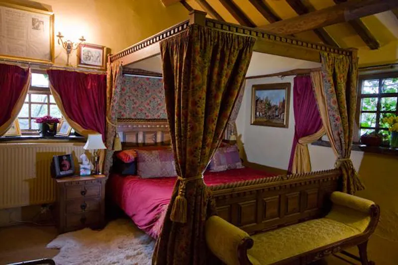 Bedroom at Film location C834 in Cheshire (photo 21)