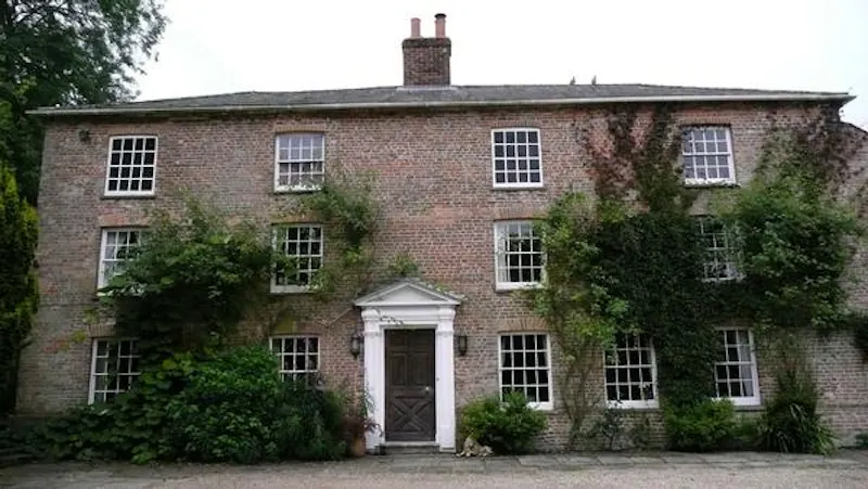Magical Combe Valley Manor, L641 (photo 2)