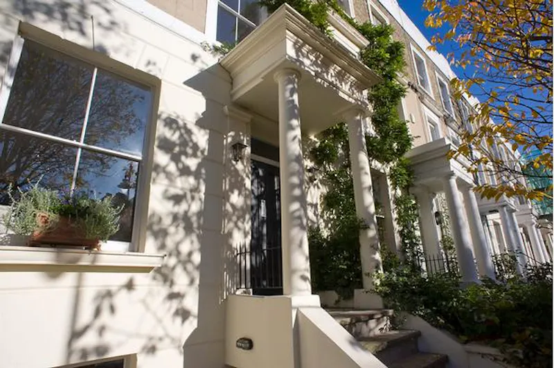 French-feel Islington house, B1601 (photo 1)