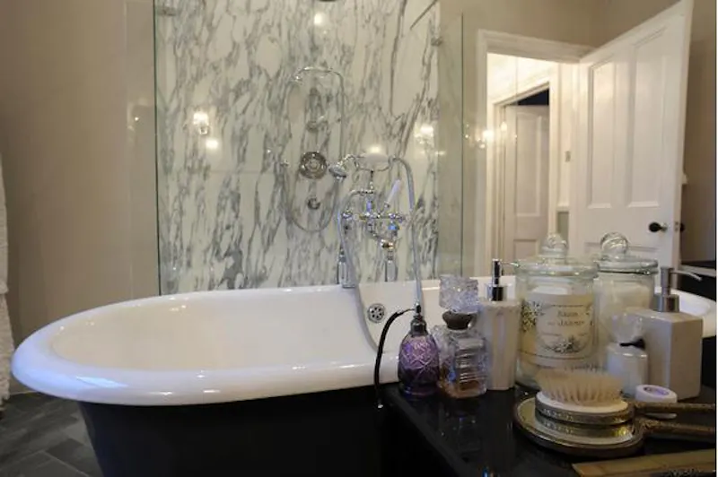 Bathroom at French-feel Islington house, B1601 (photo 12)