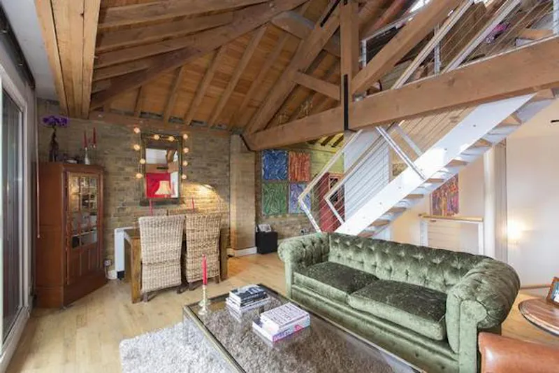 Exposed brick at Shoreditch split level loft, F1025 (photo 2)