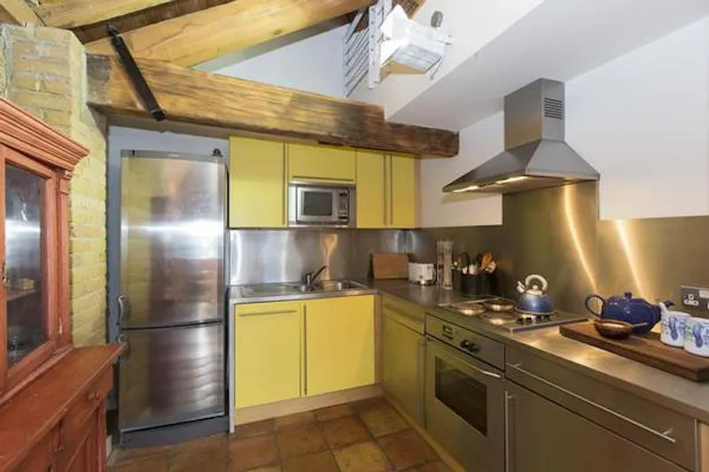 Kitchen at Shoreditch split level loft, F1025 (photo 5)