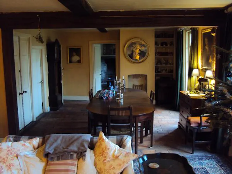 Dining room at Authentic Ipsden country house, H168 (photo 11)