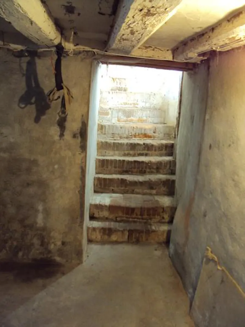 Staircase at Authentic Ipsden country house, H168 (photo 39)
