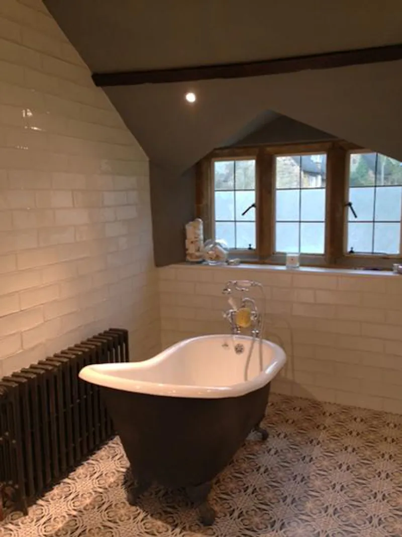 Bathroom at Country house in Oxfordshire, H169 (photo 5)