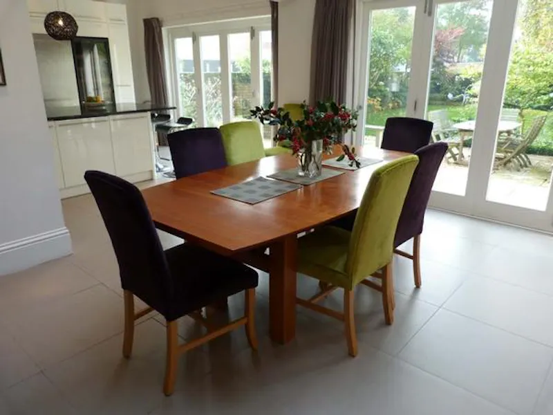 Dining room at Ealing family house, E380 (photo 10)