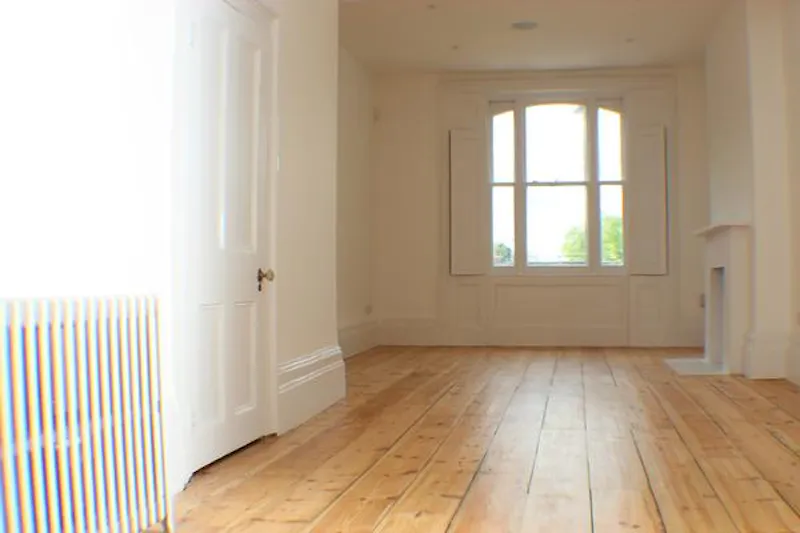 Empty Elephant and Castle house, A1304 (photo 12)