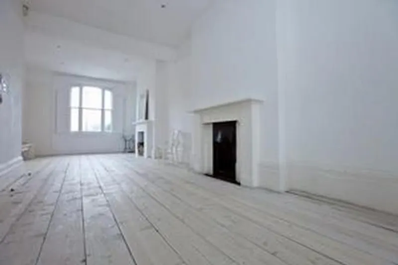 Empty Elephant and Castle house, A1304 (photo 13)