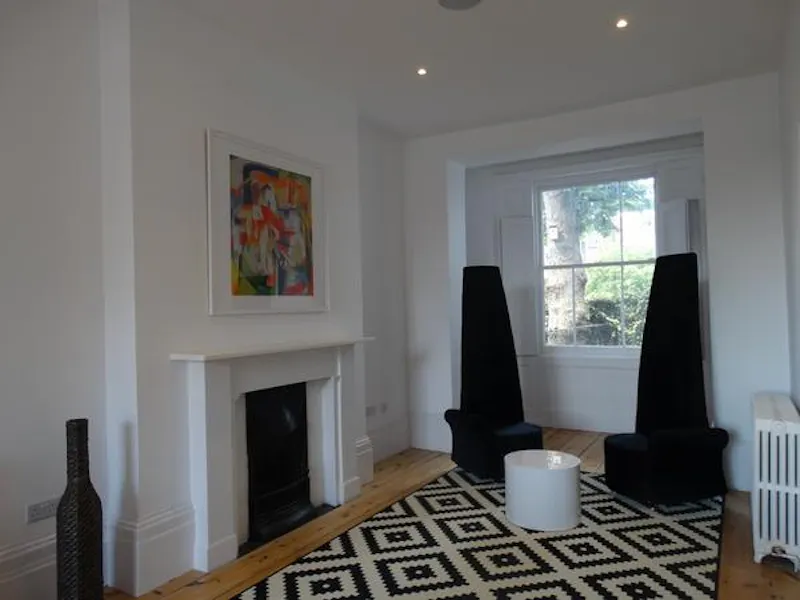 Empty Elephant and Castle house, A1304 (photo 14)