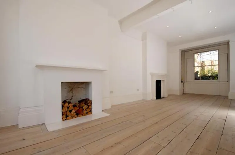 Empty Elephant and Castle house, A1304 (photo 17)