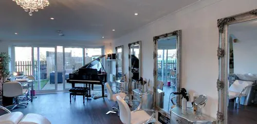 Glam Orpington hairdresser's , Q65