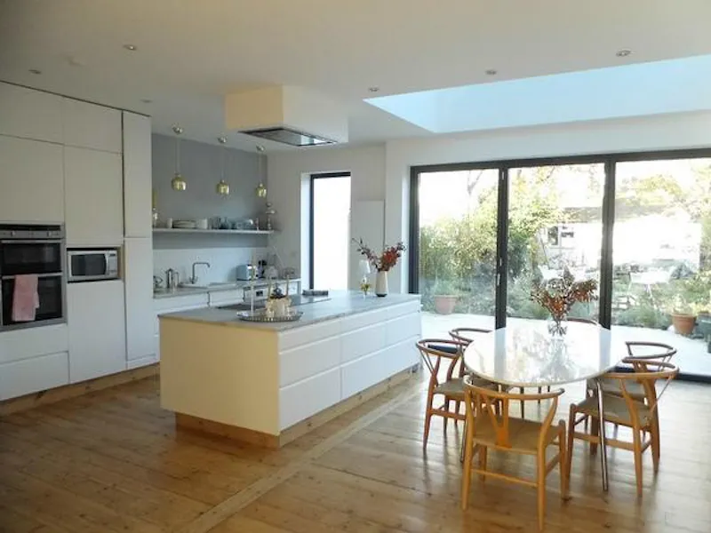 Kitchen at Film location E383 in London (photo 7)